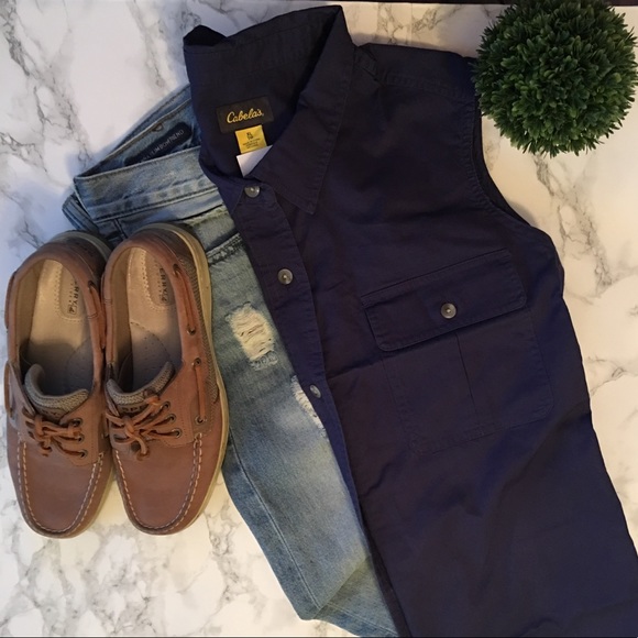 Cabela Tops - Women’s Cabela Sleeveless Button Down Shirt